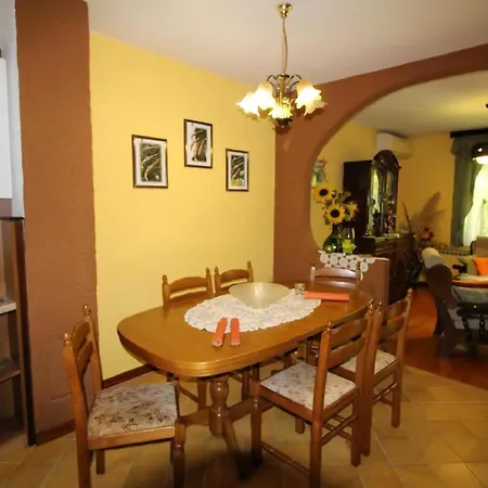 Prázdninový dům Bella *