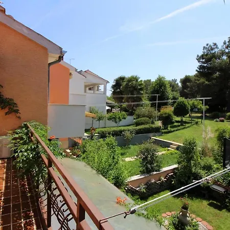 Strandnahes Haus Bella Mit Whirlpool Im Garten Holiday home Porec